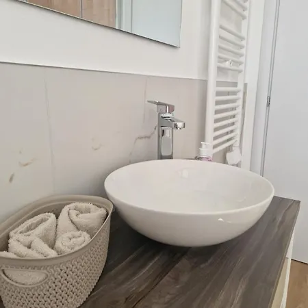 Dom wakacyjny La Favola Rosa Sul Di Varese *