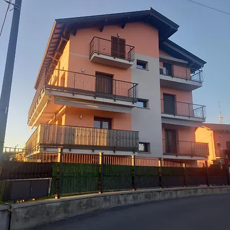 Dom wakacyjny La Favola Rosa Sul Di Varese