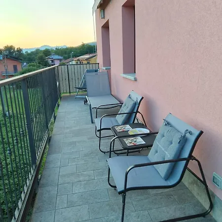Dom wakacyjny La Favola Rosa Sul Di Varese